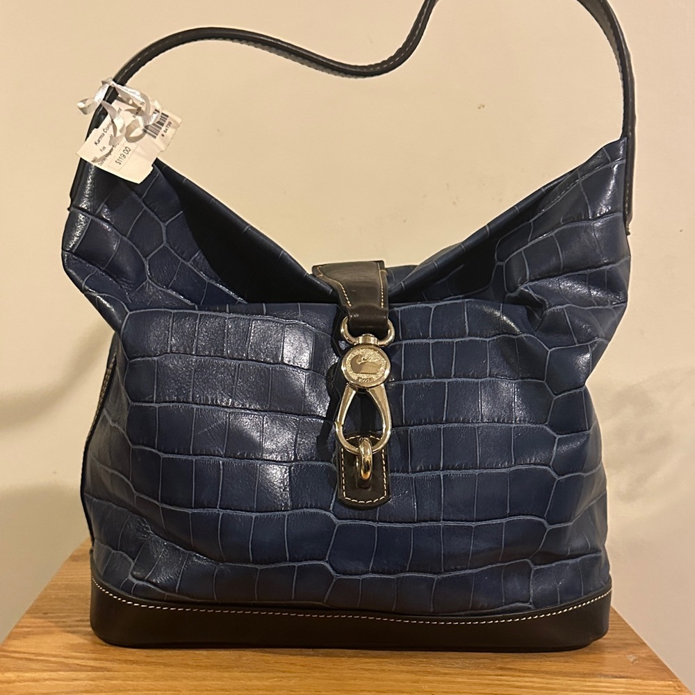 Elegant Navy Blue Crocodile-Embossed Women's leather bag with pouch